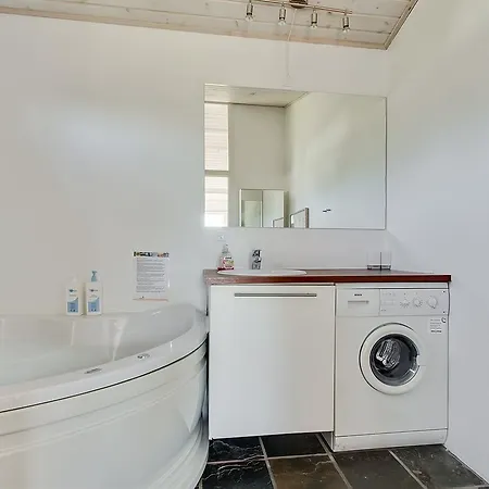 Three-bedroom Holiday In * Hals