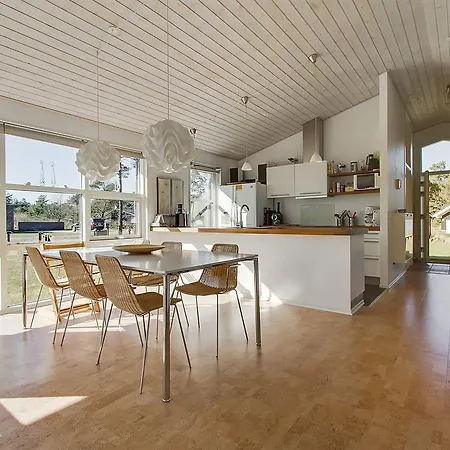 Three-bedroom Holiday In * Hals