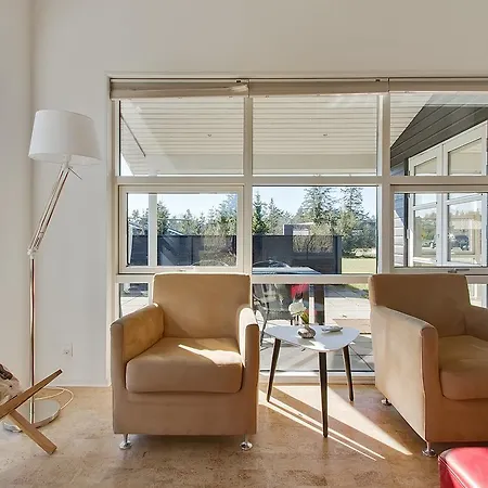 Three-bedroom Holiday In * Hals