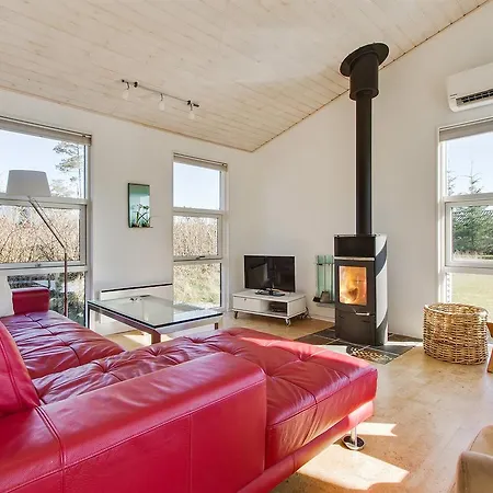 Three-bedroom Holiday In * Hals