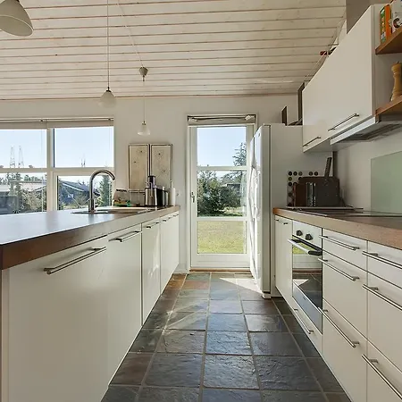 Three-bedroom Holiday In * Hals