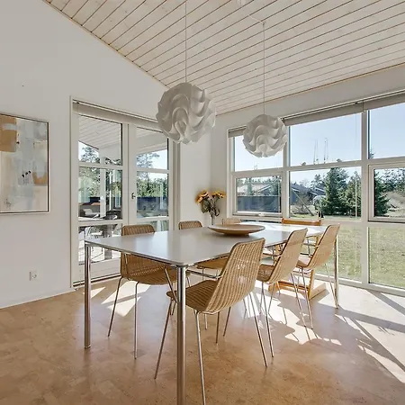 Three-bedroom Holiday In * Hals